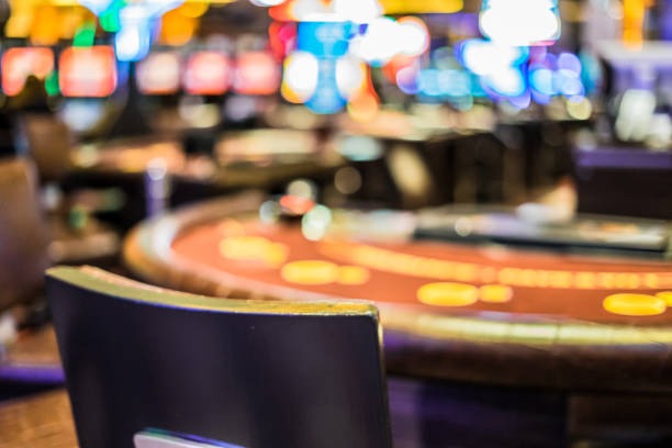 maxim VIP Roulette betting interface showing live wheel spin and payout results